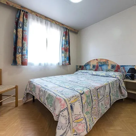 Appealing Mobile Home With Garden